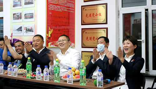 北景區(qū)運(yùn)營黨支部開展“我為群眾辦實事”暨“慶中秋·迎國慶”主題黨日活動