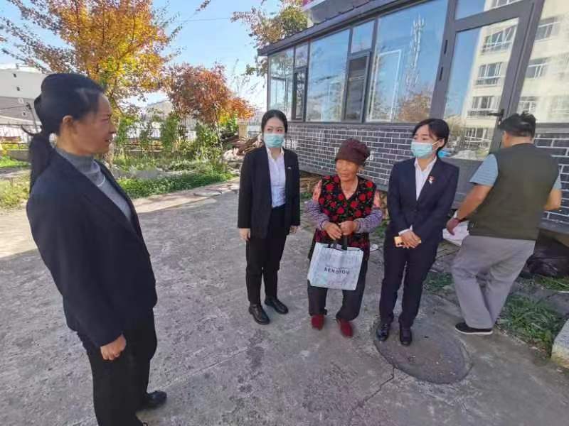 溫泉黨支部開展“黨員進社區”點亮微心愿主題活動