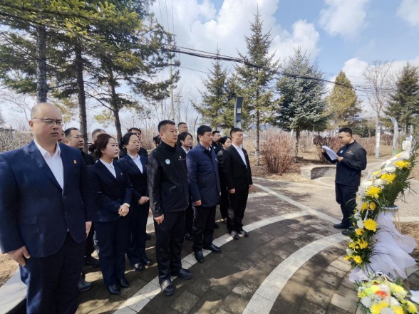 長(zhǎng)白山西南景區(qū)運(yùn)營黨支部開展 “清明祭英烈 鮮花寄哀思 ”主題黨日活動(dòng)